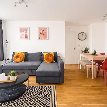 Contemporary City Centre Apartment With Parking Bath Luaran gambar