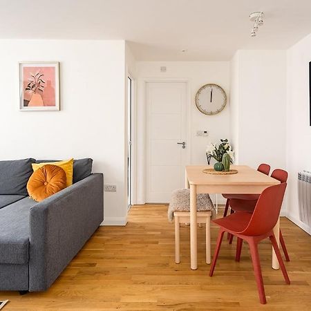 Contemporary City Centre Apartment With Parking Bath Luaran gambar