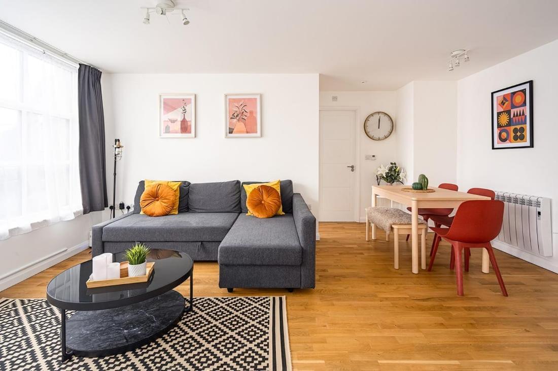 Contemporary City Centre Apartment With Parking Bath Luaran gambar